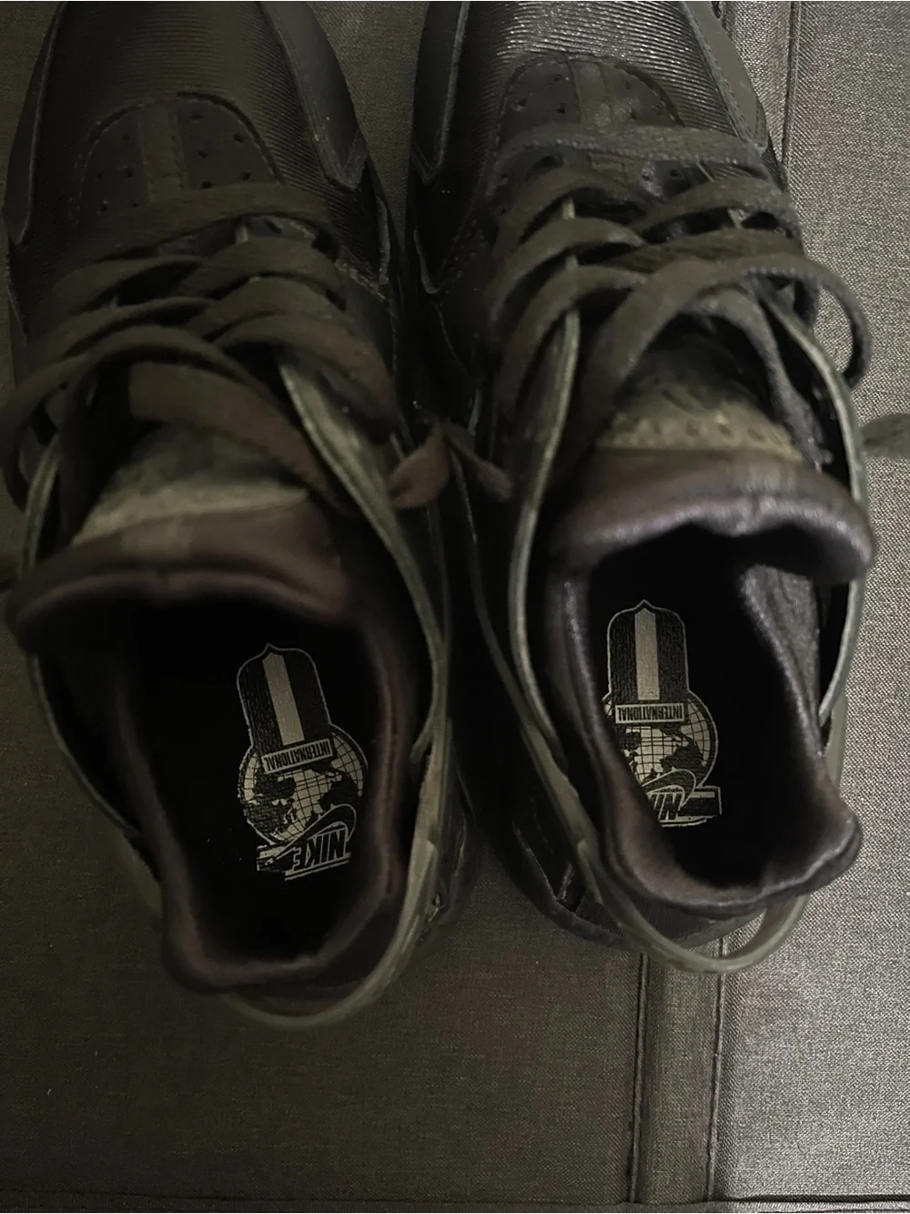 Nike Air Women’s Triple Black Huaraches